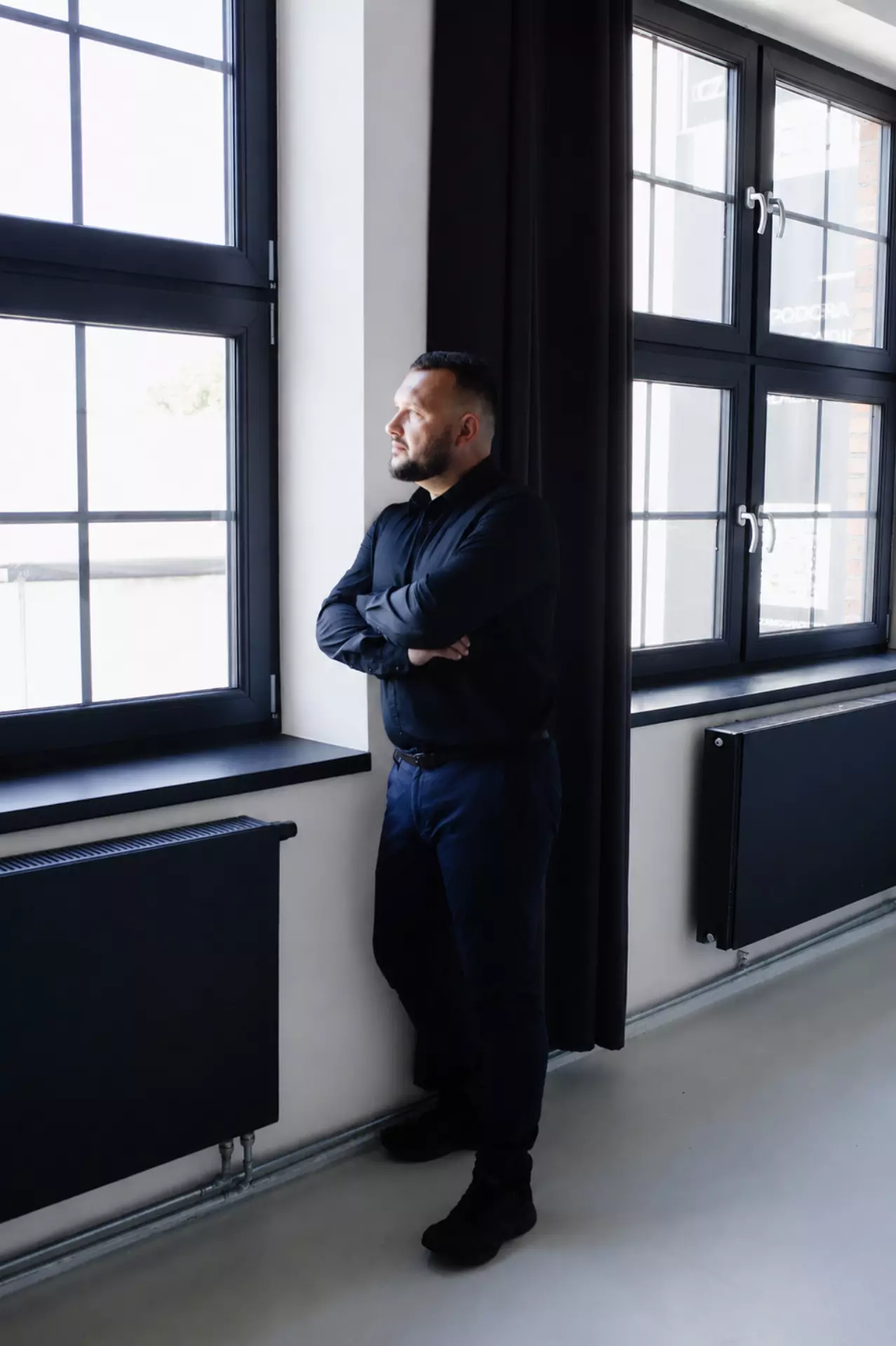 Michał Łutczyn podczas sesji wizerunkowej